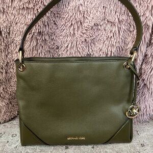 Like new Michael Kors shoulder bag.